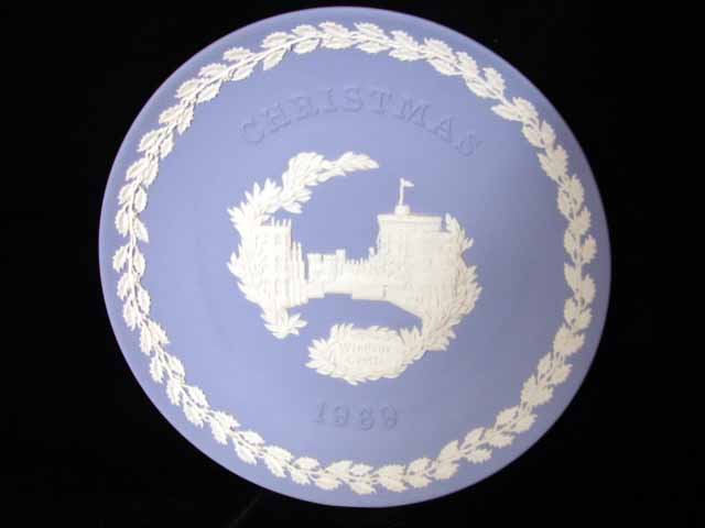 Wedgwood England Christmas 1969 Plate Windsor Castle