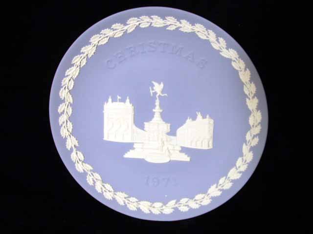 Wedgwood England Christmas 1971 Plate Piccadilly Circus