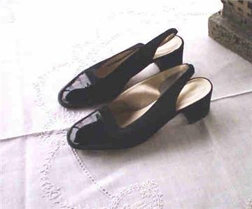 Adrienne Vittadini Black Textile Sandals 8.5