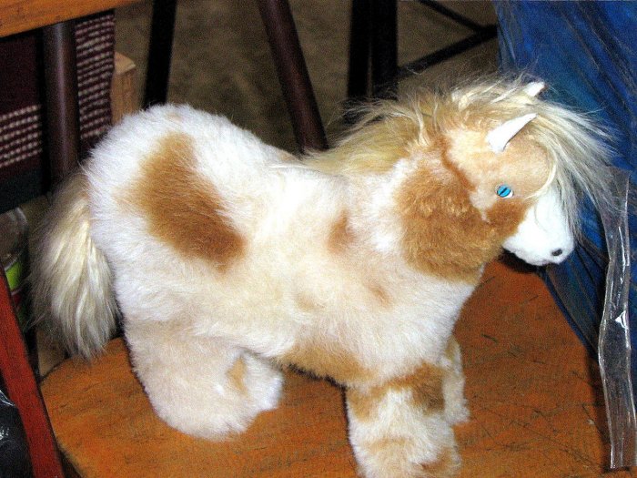 Fur horse figure, handmade with original Alpaca fur