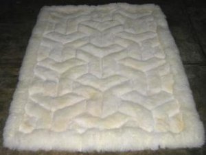 White alpaca fur rug with V-design, from Peru, 300 x 200 cm