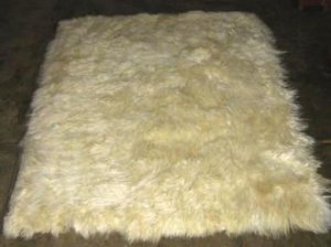 Soft white baby alpaca fur carpet from Peru, 150 x 110 cm