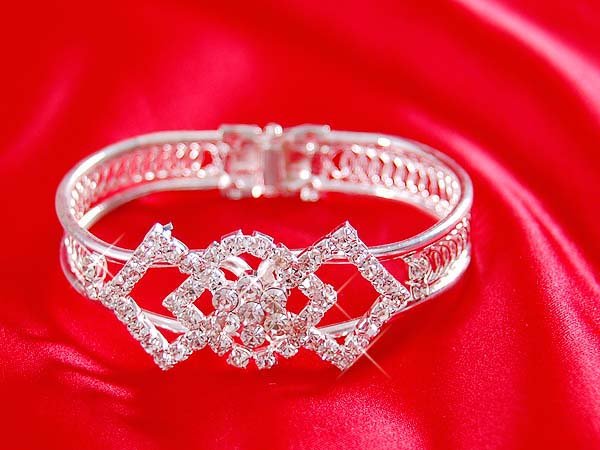 Tiaras for the Beautiful Bride SGH065