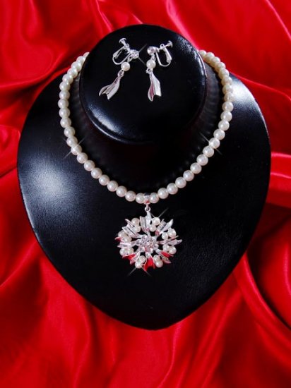 Necklace with matching earings X 064