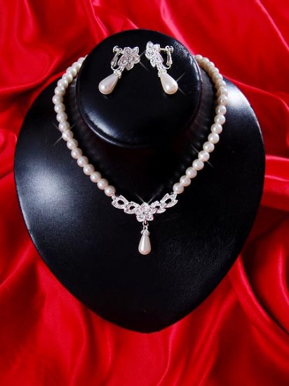 Necklace with matching earings X 063