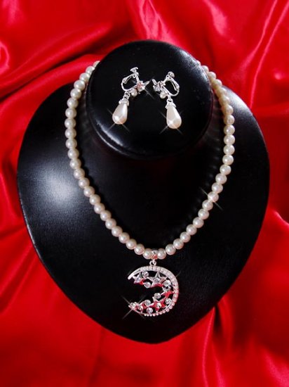 Necklace with matching earings X 057