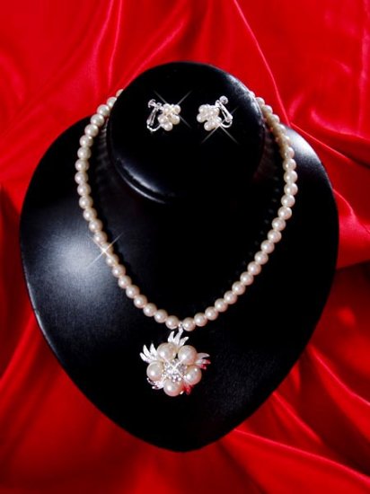 Necklace with matching earings X 055