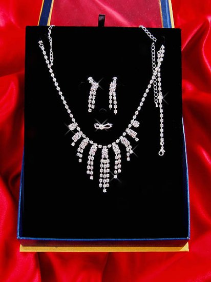 Necklace with matching earings X 047