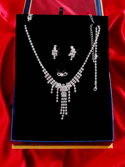 Necklace with matching earings X 044