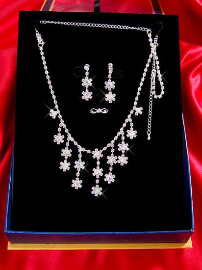 Necklace with matching earings X 036