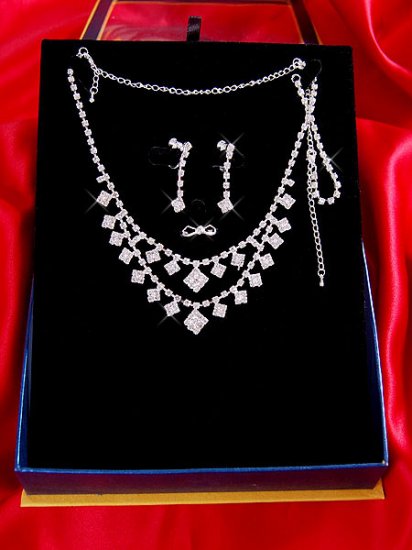 Necklace with matching earings X 035