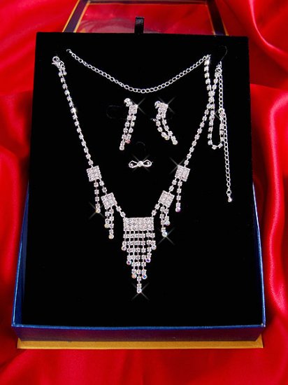 Necklace with matching earings X 034