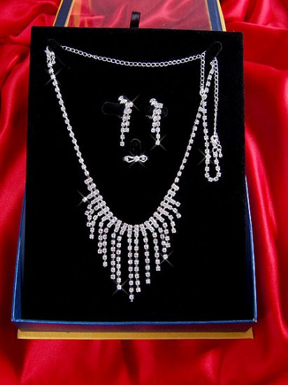 Necklace with matching earings X 030