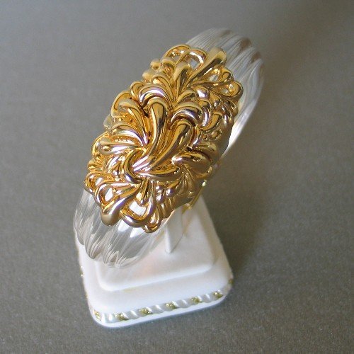 Large Lucite and Gold Tone Clamper Bracelet BRA2002