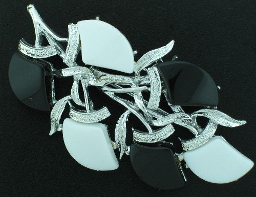 Vintage Black & White Thermo Plastic Brooch Bro2020