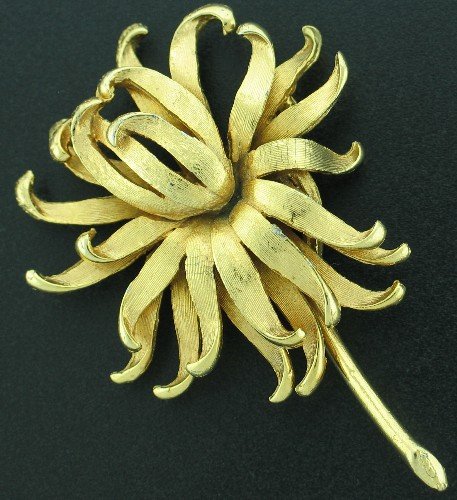 Boucher Style Gold Tone Vintage Flower Brooch Bro2141
