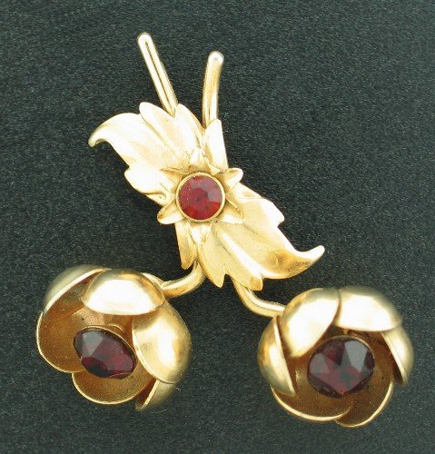 Red Rose Vintage Gold Tone and Rhinestone Pin Bro2088