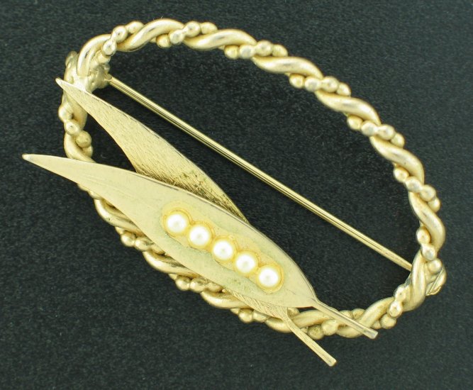 Vintage Twisted Rope Oval Brooch with Faux Pearls Bro2085