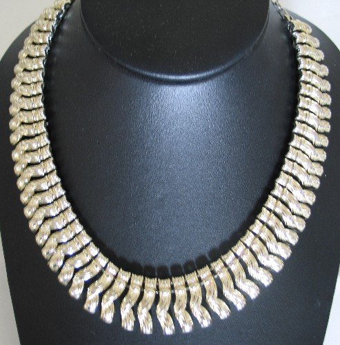 Coro Gold Tone Twist Necklace Nec2069