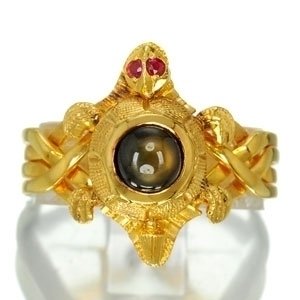 ***NICE*** Puzzle Ring in top turtle design with Natural black sapphire