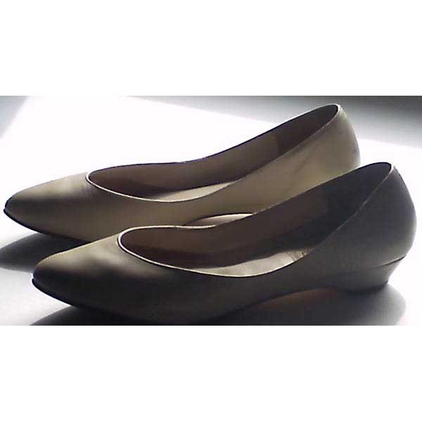 Shoes - beige leather flats - "Faye" by Bellini - size 8.5 M