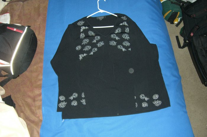 Jeremy Spenser Black & Whit V-Neck Top