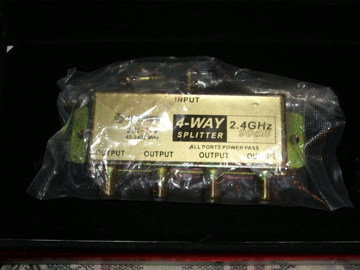 Steren Satellite 4 way splitter new