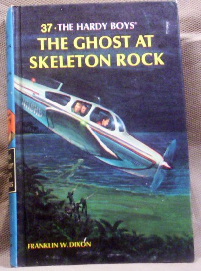 #37 The Hardy Boys, The Ghost at Skelton Rock by Franklin W. Dixon, 1966
