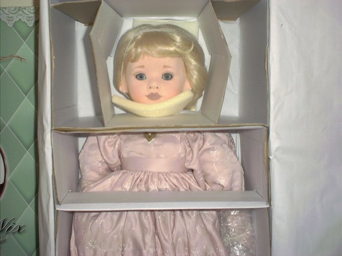 Doll Maker GEORGIANNA 24" Cloth over Porcelain Tawny Nix NIB