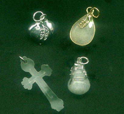 4 original Jadeite Pendants with FREE Shippings.