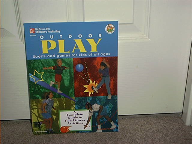 OUTDOOR PLAY BOOK SPORTS AND GAMES FOR KIDS OF ALL AGES BRAND NEW
