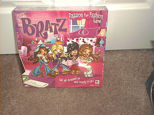 Bratz PASSION FOR FASHION Board Game NEW! 2002 HTF!