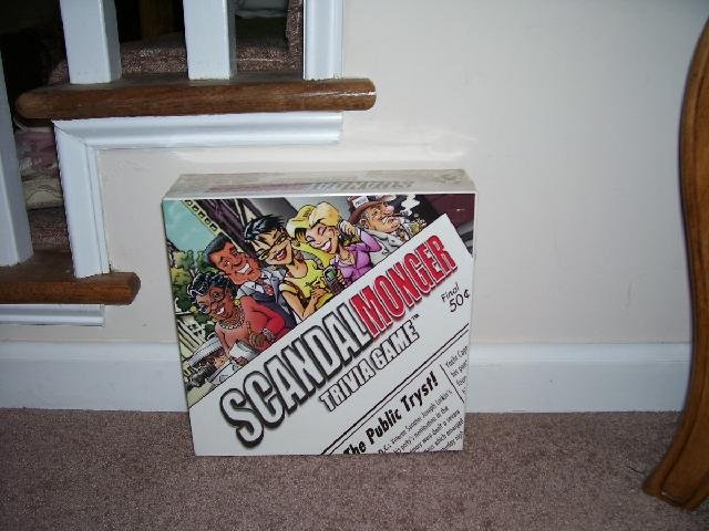 SCANDALMONGER *TRIVIA* FAMILY BOARD GAME NEW! 2002