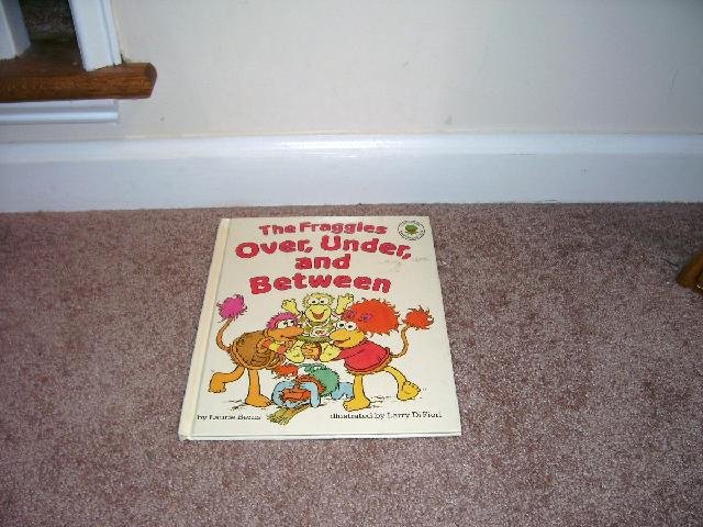 THE FRAGGLES OVER UNDER AND BETWEEN BOOK EXC COND! 1989