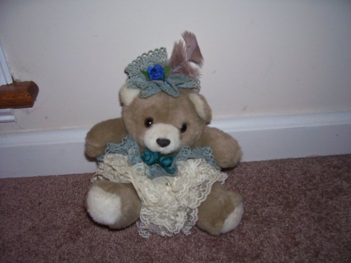 AMERICA WEGO #2226 ~ VICTORIAN SITTING BEAR ~ PLUSH EXCELLENT CONDITION! 7 1/2"