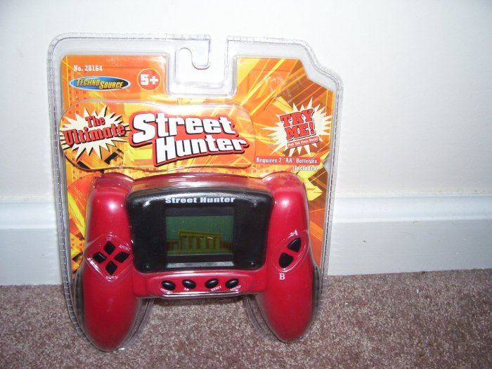 THE ULTIMATE STREET HUNTER HANDHELD ELECTRONIC GAME NEW!