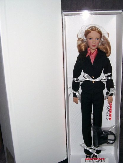 Madame Alexander * DESPERATE HOUSEWIVES LYNETTE SCAVO * DOLL NIB 16" LE 350