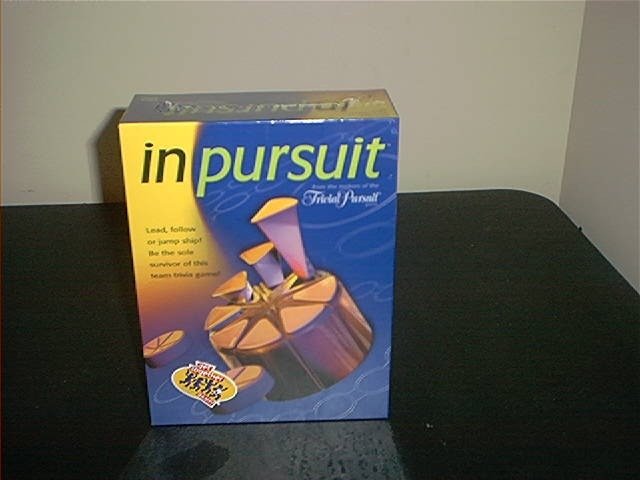 IN PURSUIT Trivial Pursuit Board Game NEW! HTF! 2001