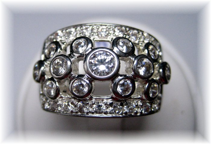 Very fancy cocktail right hand ring sz 9 PAVE AND BEZEL set cz