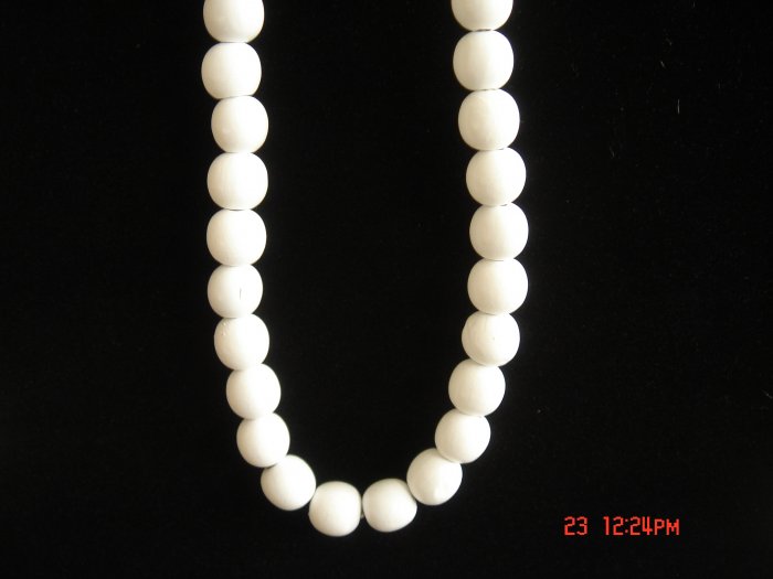 Sharp White Wood Beads Necklace w/ 24mm Ball and Free Gift BAG