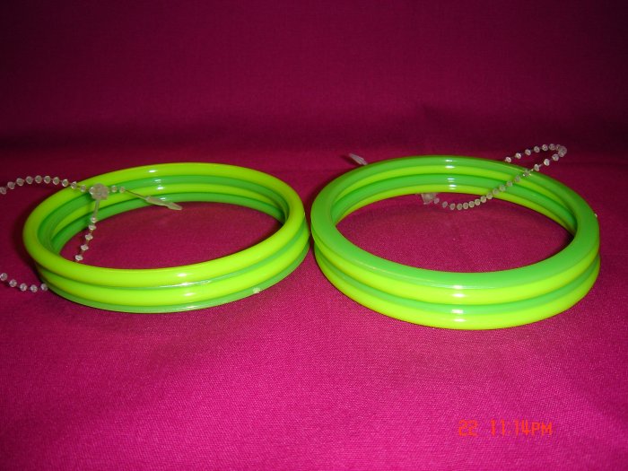 Latest Fashion 8 Shiny Green Bangles ON SALE 2009**