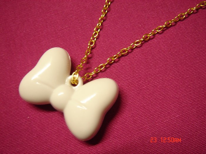 2009 NEW Ribbon Acrylic choose Gold or Silver Necklace**FREE SILVER COTTON GIFT BOX