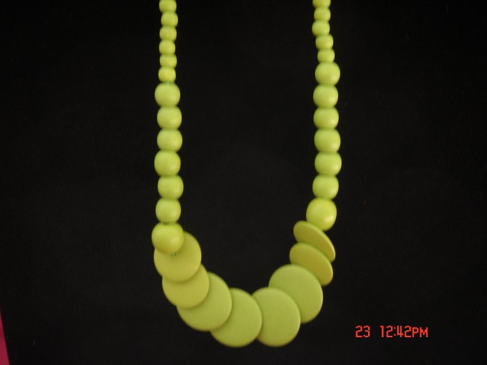 Promotional Price*Green Round Disk Wood Bead Necklace**FREE snowflake Paper Gift Bag