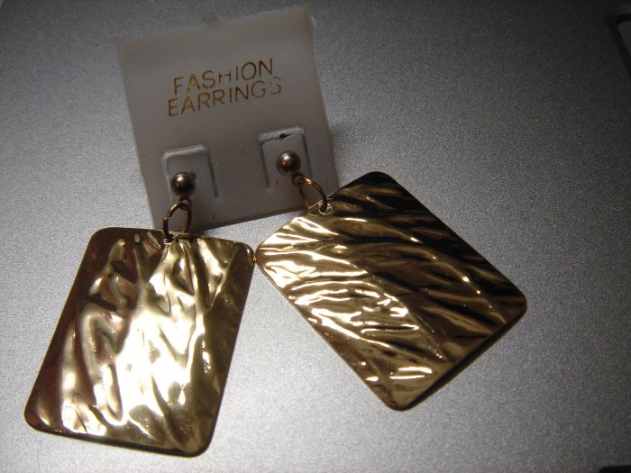 Rentangle Gold Wave Dangle Earring w/FREE SILVER GIFT BOX