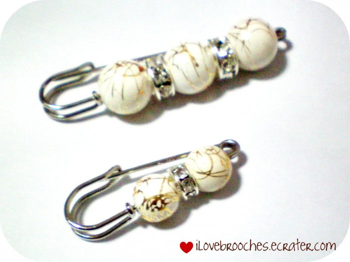 White and Gold Beauty Brooch