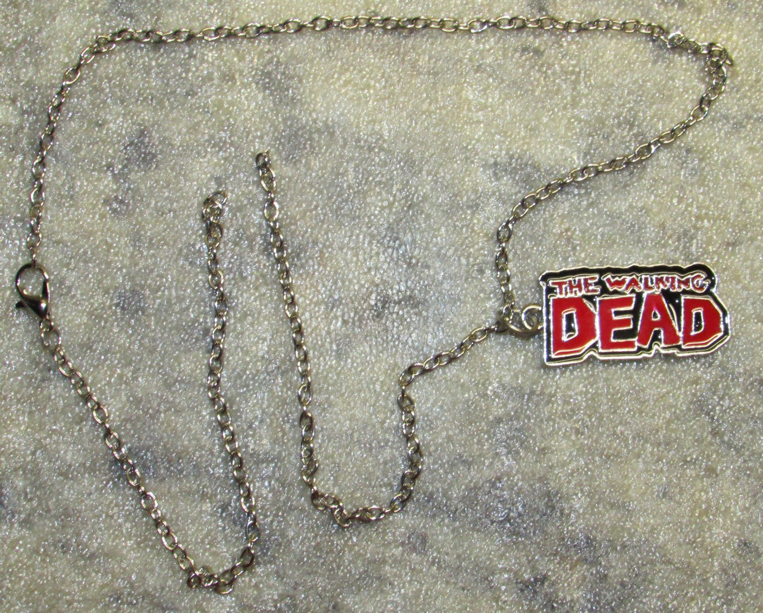 THE WALKING DEAD Unlatchable NECKLACE Chain Apart NEW