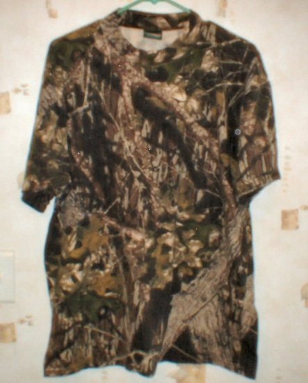 Mens NWOT Size Large MossyOak Camo Shirt