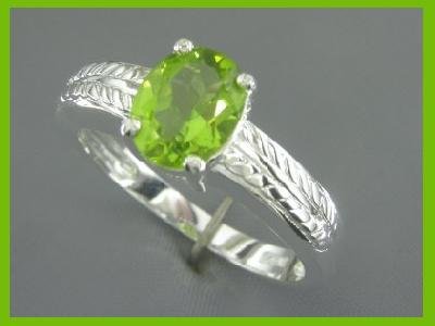 2750-1 Oval 2CT Peridot Solitaire Sterling Silver Ring size 8.75