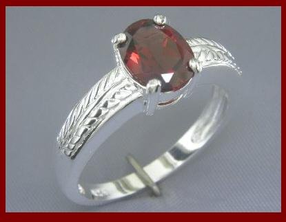 2748: NEW 2.5ct OVAL GARNET Sterling Silver Ring size 9