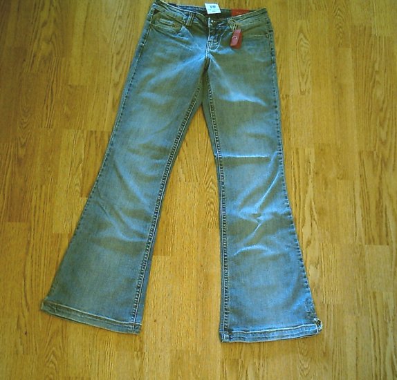 VANITY LOW RISE DAKOTA JEANS-SIZE 29 X 33.5-TAG 26-NWT